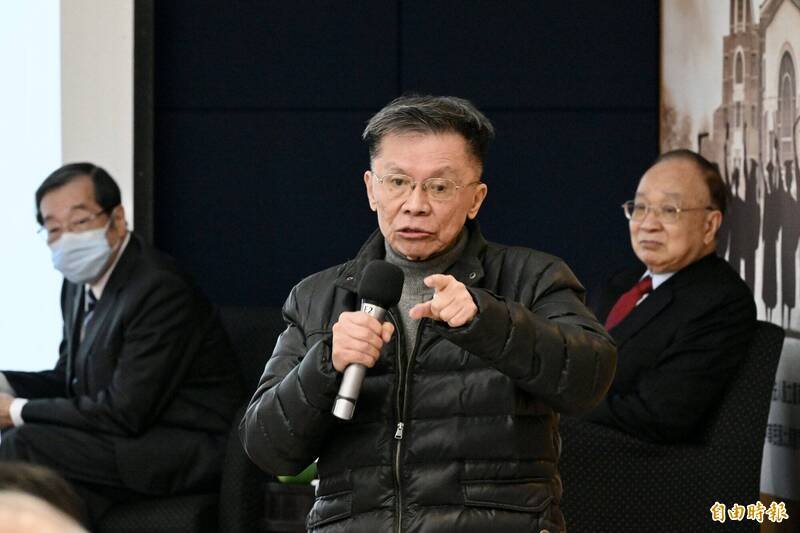 沈富雄在电视节目上与高嘉瑜讨论性骚扰黑数时，指「翁达瑞是知识份子的败类、没有廉耻、脸皮厚」。（资料照）