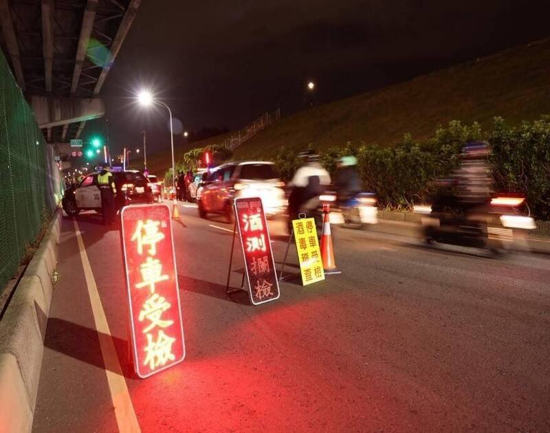 2025年11月20日毒品唾液快筛上路后，短短42天内，新北警即查获毒驾案件832件。（新北市刑事警察大队提供）