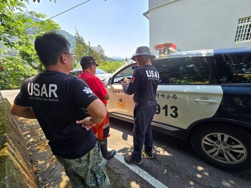 警、消及民力合力救援成功。（警方提供）