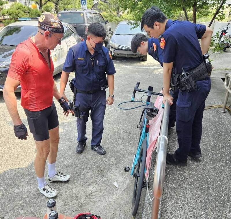 1名丹麦籍男子昨天（11日）骑自行车行经彰化市彰南路时，与机车发生碰撞。（警方提供）