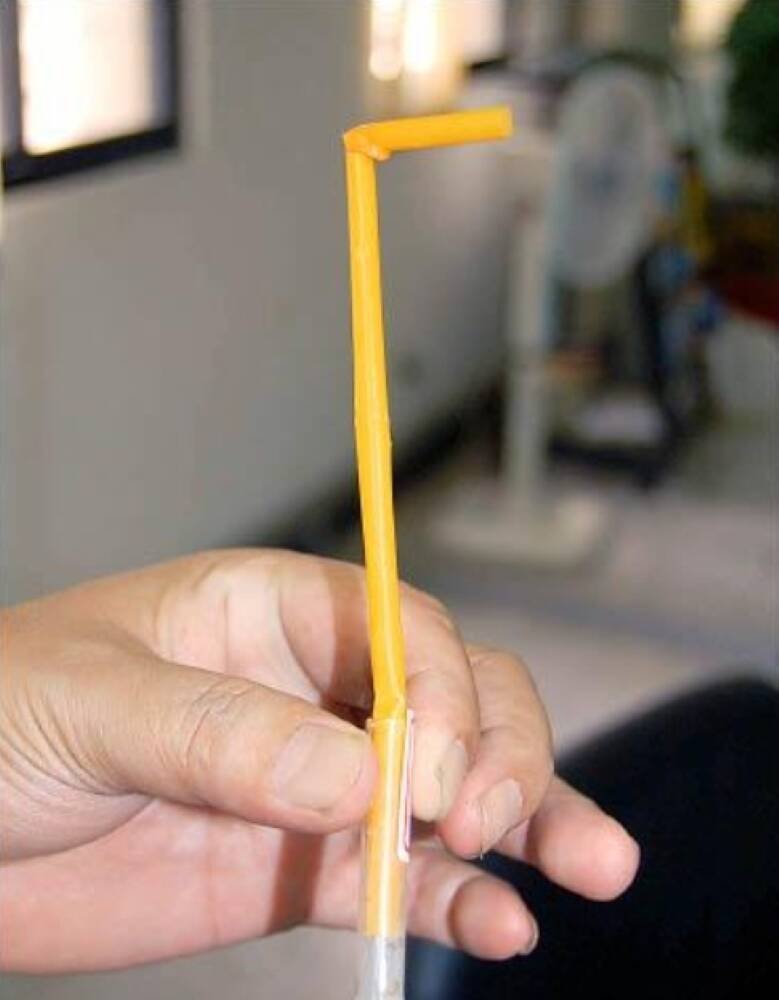 李姓男子骑机车遇警拦查，被警方查获一根吸管，坦承上路前有吸食安非他命毒品。示意图。（资料照）