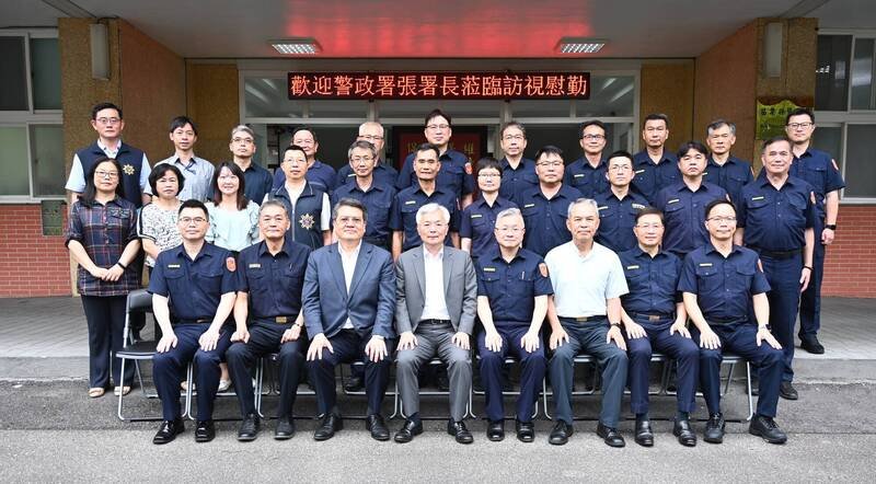 内政部警政署署长张荣兴于昨（15）日下午前往苗栗县警察局，慰勉员警执行进香活动勤务辛劳，并对同仁专业表现与维护治安成果给予高度肯定。（图由警察局提供）