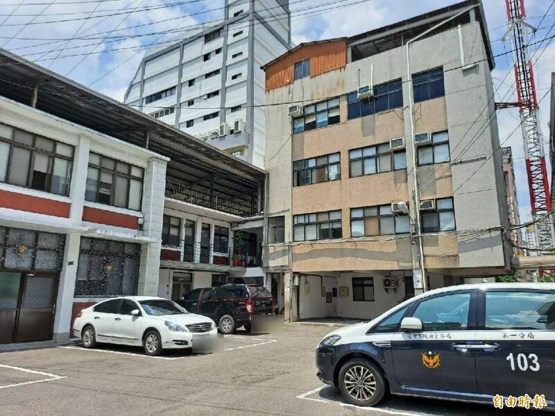 网红「茶老板」传遭馆粉殴，第一分局表示，双方因纷争到民权派出所处理。（记者张瑞桢翻摄）