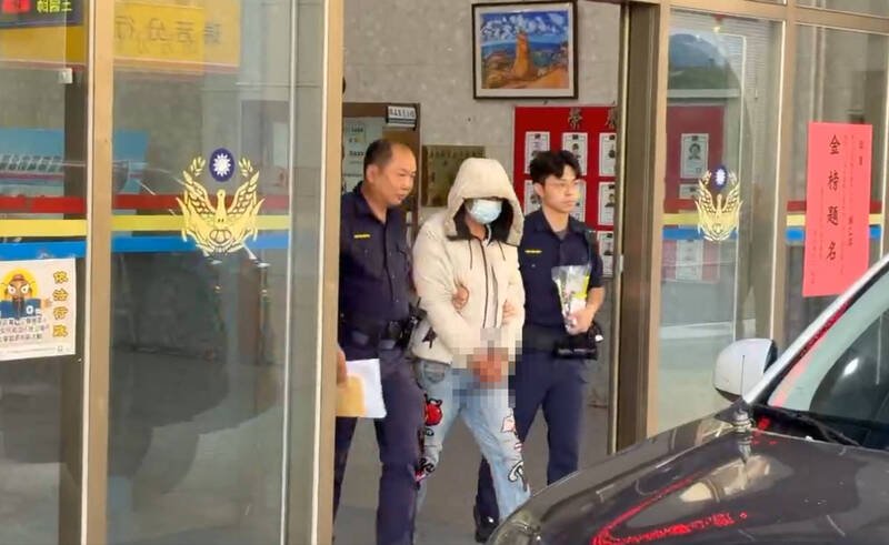 警询后，依涉嫌违反枪砲弹药刀械管制、毒品危害条例等罪嫌，将周男移送基隆地方检察署侦办。（记者吴升儒翻摄）