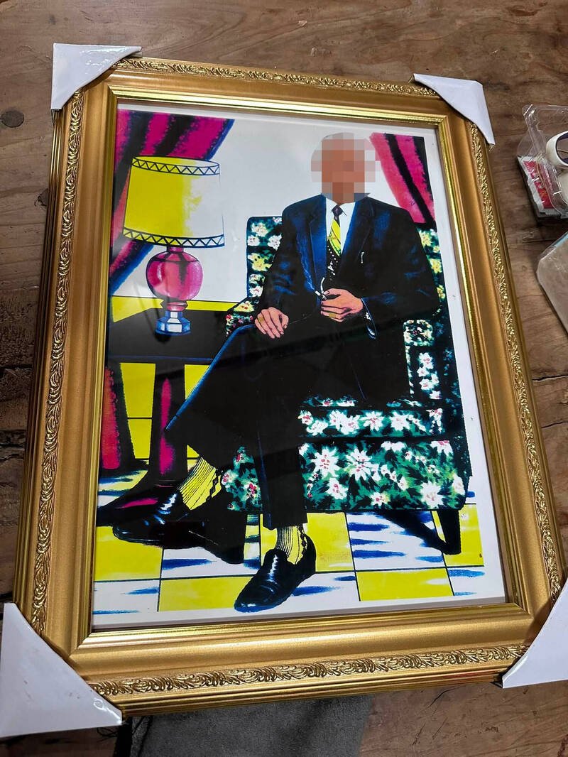 屋前「照骗」强推销，屏东老翁落入拍照诈骗花两千。（记者蔡宗宪摄）