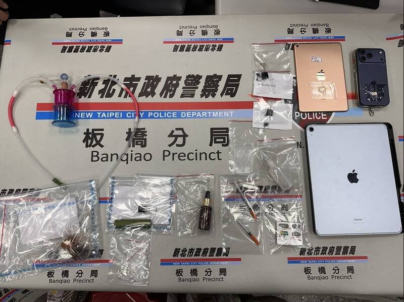 警方扣回安毒吸食器、依托咪酯等违禁品。（记者徐圣伦翻摄）