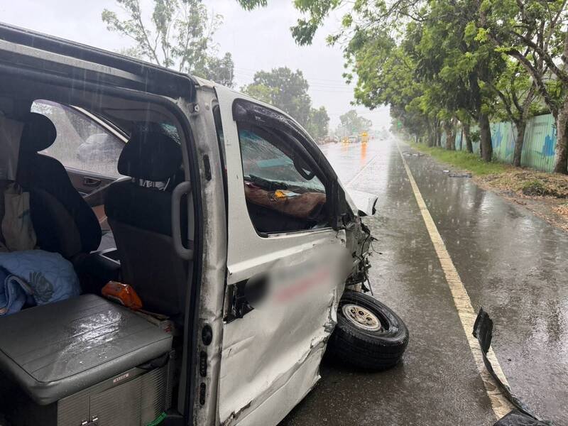肇事的民间救护车上当时没病患。（民众提供）