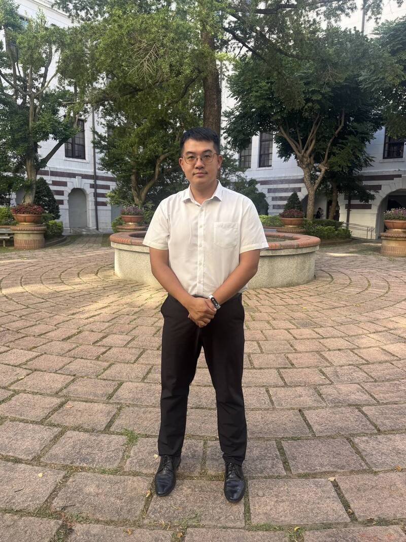 北市警中正一分局警备队员陈登凯协助韩籍游客送医。（记者王冠仁翻摄）
