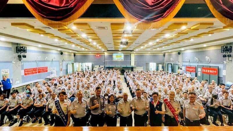 台北市警万华分局假万华区公所大礼堂举行民防、义警常年训练，参训人数达723人，（记者刘庆侯翻摄）
