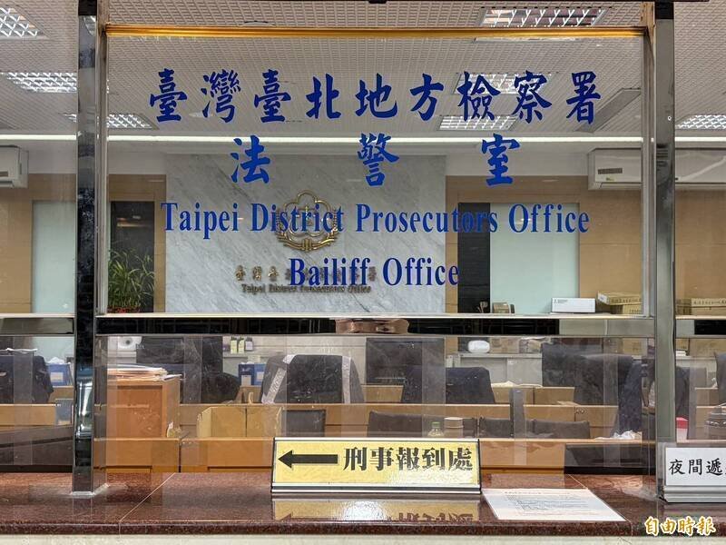 检警调查，王因不满丁男与女友过从甚密，竟持刀刃长约14公分的蓝波刀，趁丁男背对他、无从防备之际，朝丁男左侧背部上方刺入。（记者刘咏韵摄）