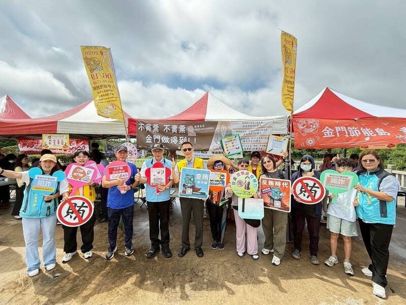 金门县警局平日深入地区活动宣导识诈、阻诈、打诈的防诈观念。（金门县警察局提供）