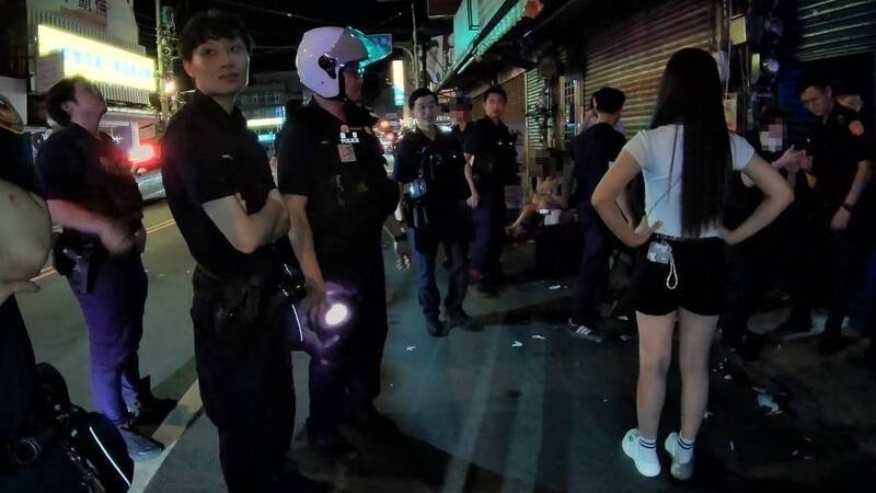 警方启动快打部队避免越南籍人士在街头爆发冲突。（图由警方提供）