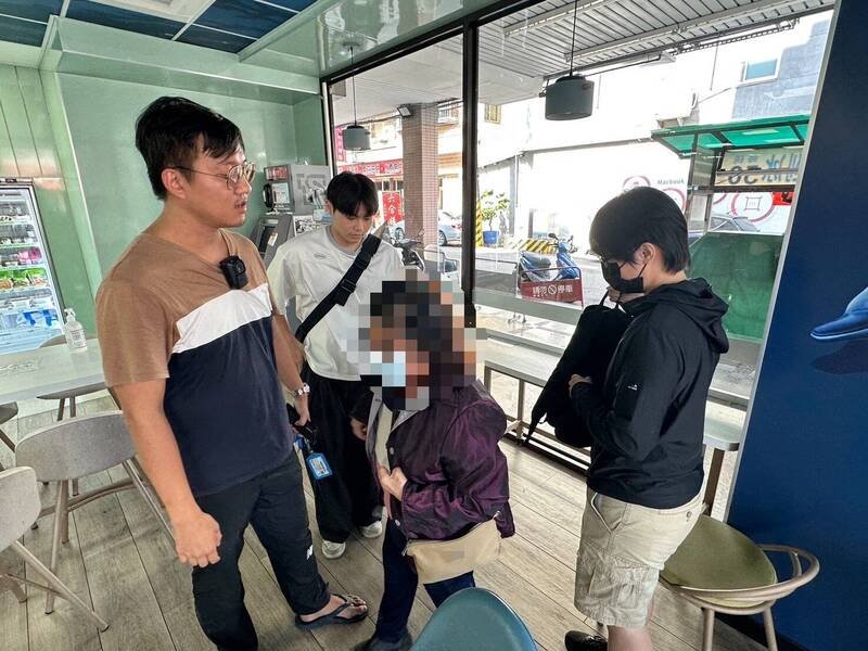 警方逮获石姓妇人。（民众提供）
