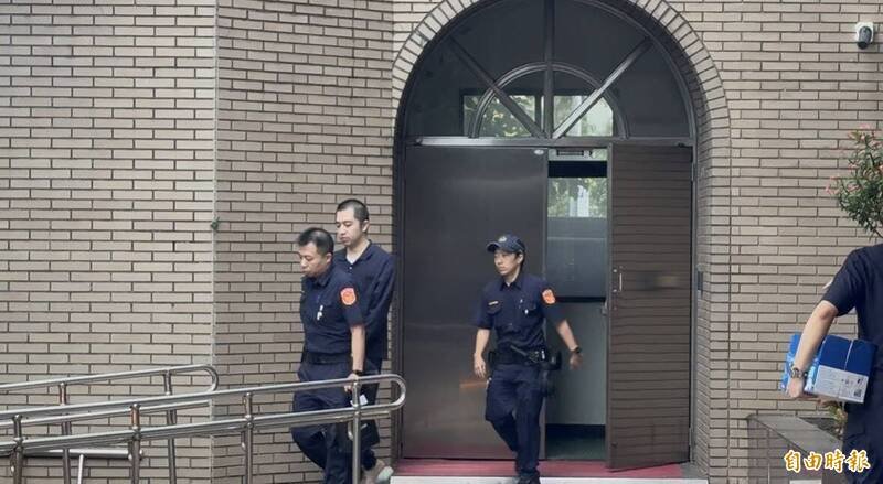刘柏葳（中）涉家暴杀人，近日密集开审。（记者翁靖祐摄）