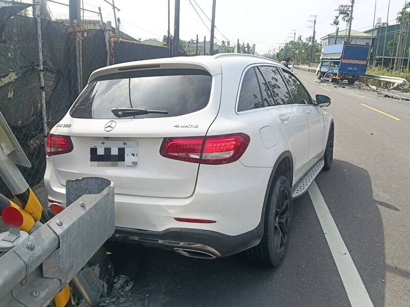 肇事的屏东宾士休旅车。（里港警分局提供）