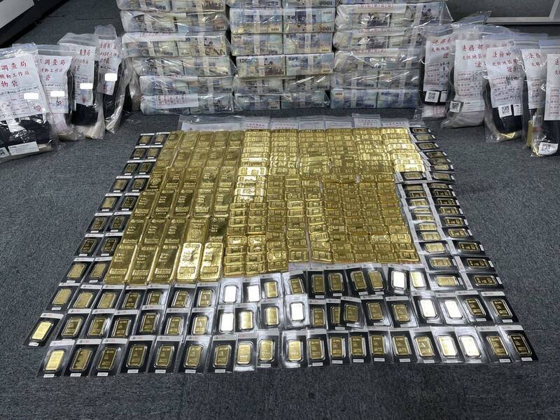 陈昱瑄涉嫌买疫苗诈骗慈济10.6亿，还利用部分款项购买高达232公斤的黄金。陈女称「爸爸」的李世宗，今天出庭时否认犯罪，强调没能力潜逃盼能交保。（中检提供）