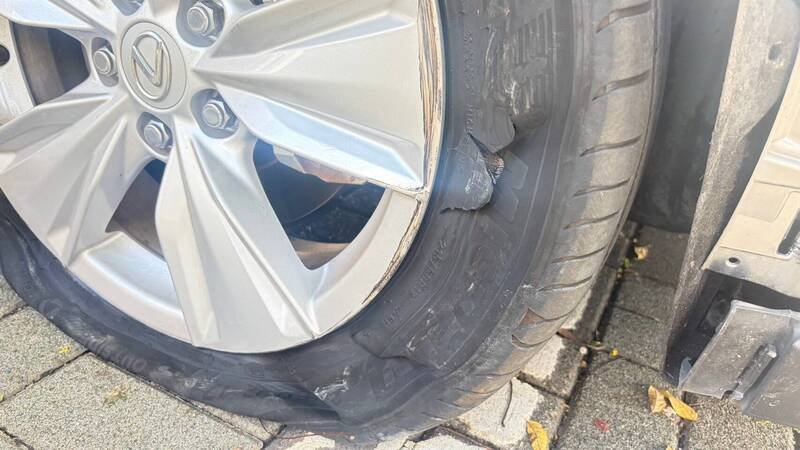桃园毒驾男拒检逃逸冲撞警车，警开枪射轮胎仍狂逃遭逮。（警方提供）
