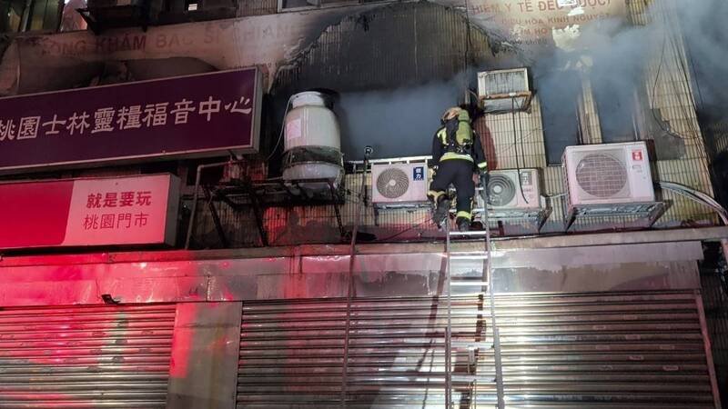 桃园区民生路发生住宅火警。（图由消防局提供）