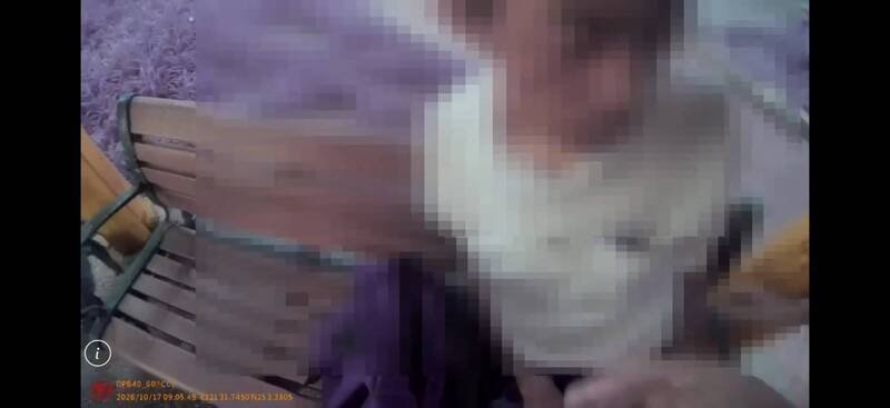 警方埋伏逮捕林姓车手到案。（记者邱俊福翻摄）