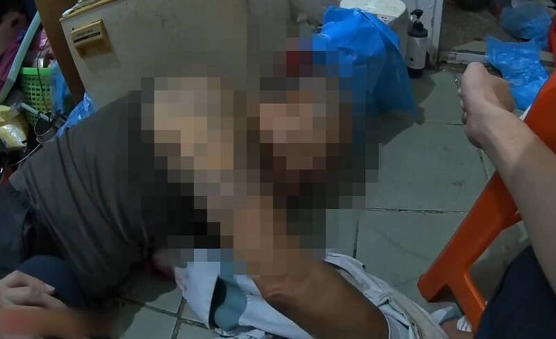 花莲市中正路一处出租套房传出饮酒后疑似发生冲突，68岁欧姓男子脸部、手肘受伤倒地，经送医仍宣告不治。（民众提供）