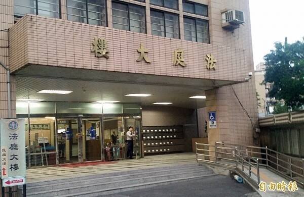 年约60多岁的男子周志荣因口角失控徒手掐死借住的朋友，事后故布疑阵，新北地院（见图）国民法官庭今依杀人罪判处周无期徒刑。（资料照）