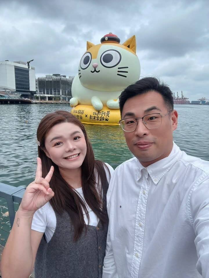 基隆地检署侦办无党籍基隆市中山区市议员候选人李昀静（左）贿选案，李昀静谕知20万元交保，基隆地院今晚裁定，李夫前议员张秉钧30万交保，张父张锦煌羁押禁见。（翻摄李秉钧脸书）